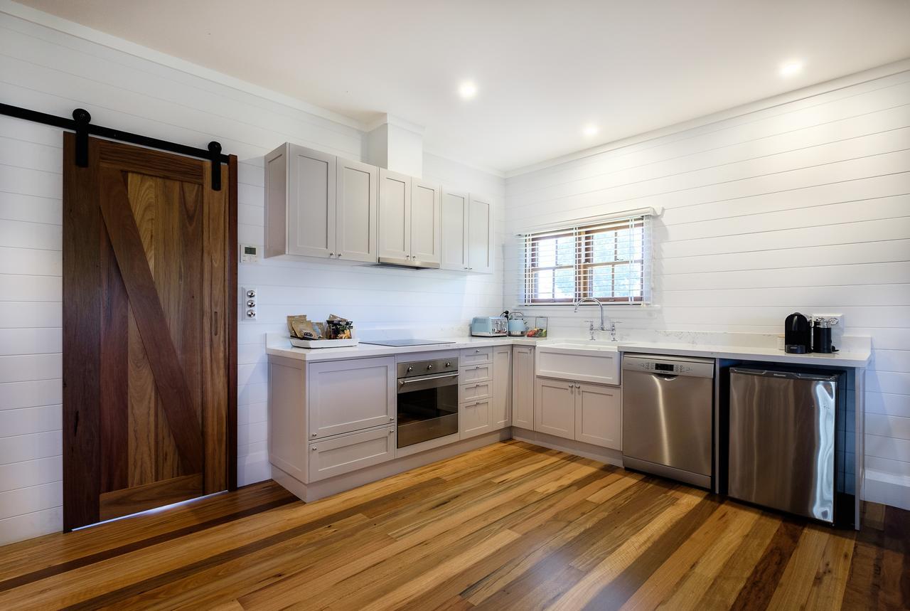 מלון טאמוורת' Goonoo Goonoo Station מראה חיצוני תמונה A modern Australian kitchen