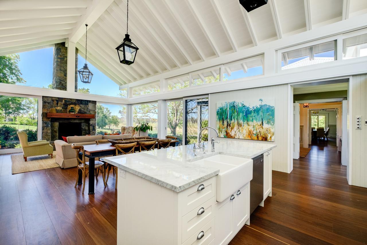 מלון טאמוורת' Goonoo Goonoo Station מראה חיצוני תמונה Interior of a home in the San Francisco Bay Area