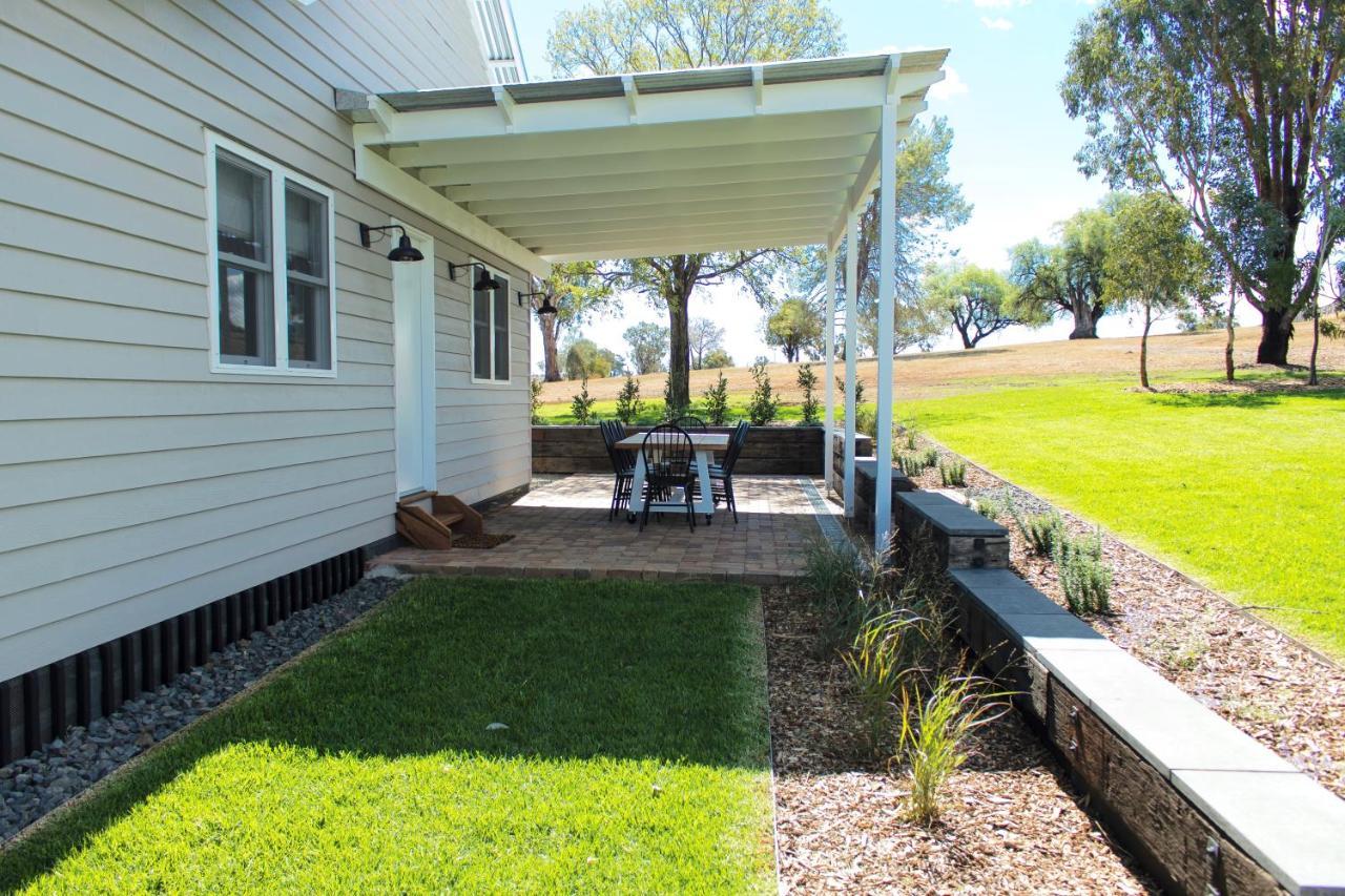 מלון טאמוורת' Goonoo Goonoo Station מראה חיצוני תמונה A residential patio with a retractable awning